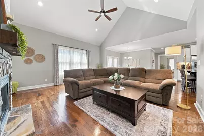 1258 10th Street Place NW, Hickory, NC 28601 - Photo 3