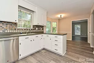 11200 Walking Horse Ln, Charlotte, NC 28215 - Photo 13