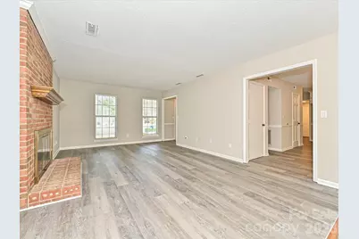 11200 Walking Horse Lane, Charlotte, NC 28215 - Photo 9