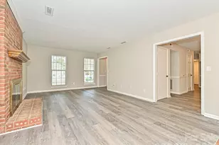 11200 Walking Horse Ln, Charlotte, NC 28215 - Photo 9