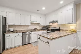 7507 Red Oak Ln, Charlotte, NC 28226 - Photo 15