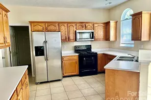 10514 Old Bridge Ln, Charlotte, NC 28269 - Photo 9
