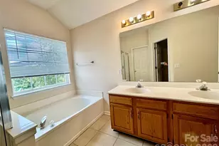 10514 Old Bridge Ln, Charlotte, NC 28269 - Photo 13
