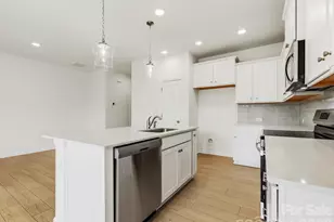 6613 Fire Lily Ln, Charlotte, NC 28216 - Photo 11