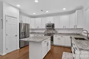 10304 Berkeley Pond Dr, Charlotte, NC 28277 - Photo 5