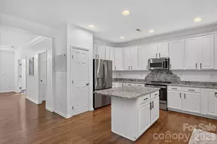 10304 Berkeley Pond Dr, Charlotte, NC 28277 - Photo 9