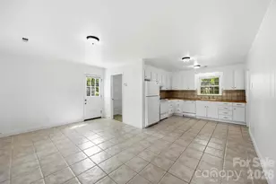 4700 Woodway Pl, Charlotte, NC 28208 - Photo 7