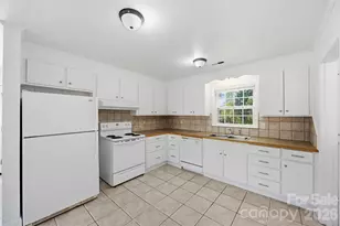 4700 Woodway Pl, Charlotte, NC 28208 - Photo 9