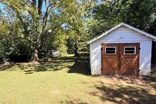 321 21st St SW, Hickory, NC 28602 - Photo 23