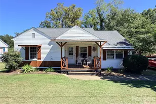 321 21st St SW, Hickory, NC 28602 - Photo 1