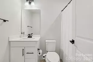 300 Twinflower Ln, Charlotte, NC 28205 - Photo 25