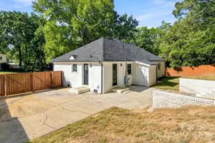 1142 Fox Run Dr, Charlotte, NC 28212 - Photo 29