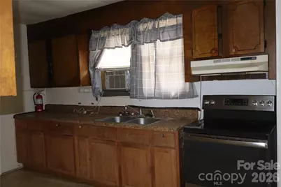 736 2nd Avenue SW, Hickory, NC 28602 - Photo 9