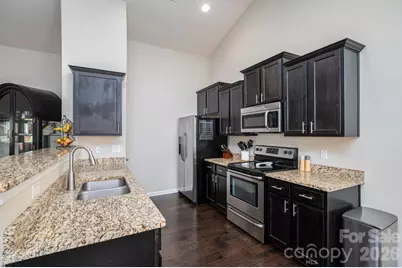 9012 Avery Meadows Drive, Charlotte, NC 28216 - Photo 5