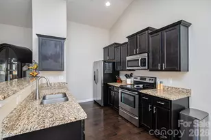 9012 Avery Meadows Dr, Charlotte, NC 28216 - Photo 5