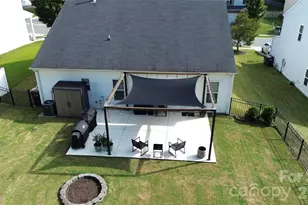 9012 Avery Meadows Dr, Charlotte, NC 28216 - Photo 3