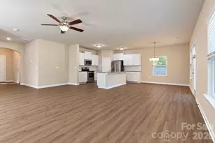 2647 Dellinger Dr, Charlotte, NC 28269 - Photo 7
