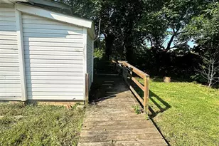 901 State St, Marion, NC 28752 - Photo 17