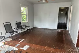 901 State St, Marion, NC 28752 - Photo 3