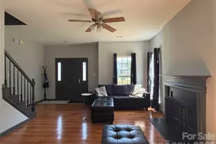 9541 Green Apple Dr, Charlotte, NC 28215 - Photo 3