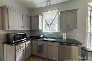 9541 Green Apple Dr, Charlotte, NC 28215 - Photo 5