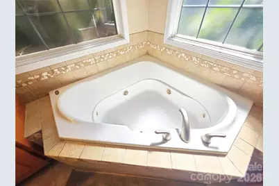 408 5th Avenue NE, Conover, NC 28613 - Photo 17