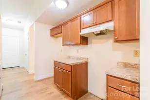 7821 Cloughy Cir, Charlotte, NC 28212 - Photo 7