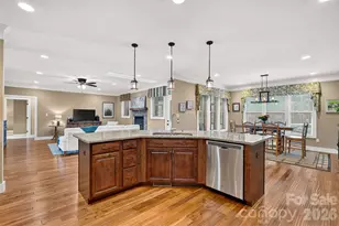 70 King Heights Dr, Fletcher, NC 28732 - Photo 9
