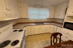 17 Hill St, Great Falls, SC 29055 - Photo 9