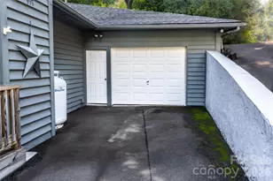 997 Winterstar Loop, Burnsville, NC 28714 - Photo 3