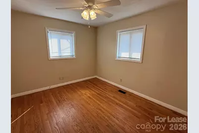 411 E K Street, Newton, NC 28658 - Photo 5