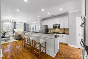 7810 Springs Village Ln, Charlotte, NC 28226 - Photo 5