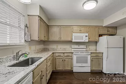 3272 Heathstead Place, Charlotte, NC 28210 - Photo 9
