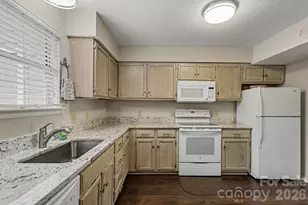 3272 Heathstead Place, Charlotte, NC 28210 - Photo 9