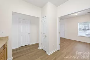 2176 Winthrop Chase Dr, Charlotte, NC 28212 - Photo 9