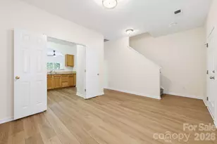 2176 Winthrop Chase Dr, Charlotte, NC 28212 - Photo 3