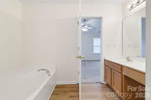 2176 Winthrop Chase Dr, Charlotte, NC 28212 - Photo 25
