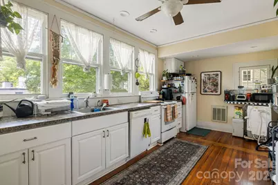 295 E Chestnut Street, Asheville, NC 28801 - Photo 15