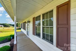 4405 Claralee Ln, Hickory, NC 28602 - Photo 3