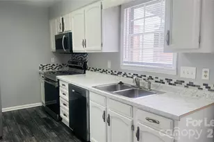11008 Hunter Trail Ln, Charlotte, NC 28226 - Photo 3