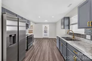 2629 Stream Bank Dr, Charlotte, NC 28269 - Photo 19