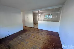 9226 Feldbank Dr, Charlotte, NC 28216 - Photo 5