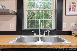 60 Roberts St, Asheville, NC 28801 - Photo 9