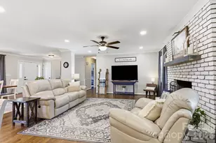 8317 Fallsdale Dr, Charlotte, NC 28214 - Photo 13