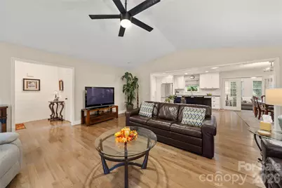 13 Foxhorn Court, Hendersonville, NC 28791 - Photo 3