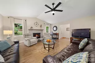 13 Foxhorn Ct, Hendersonville, NC 28791 - Photo 5