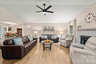 13 Foxhorn Ct, Hendersonville, NC 28791 - Photo 7