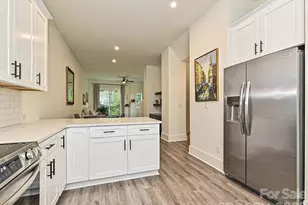 229 Sutton Pk Ln, Charlotte, NC 28211 - Photo 13