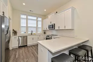 229 Sutton Pk Ln, Charlotte, NC 28211 - Photo 9