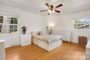 5 W Maple Dr, Asheville, NC 28805 - Photo 9